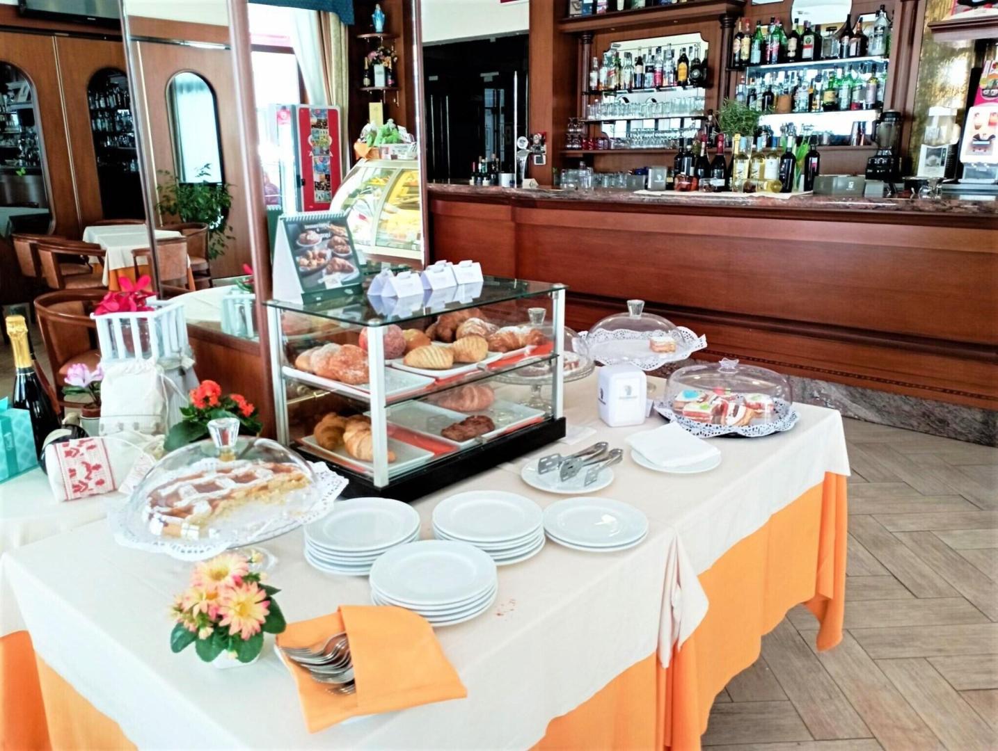 Buffet met diverse gerechten — Grazia Deledda