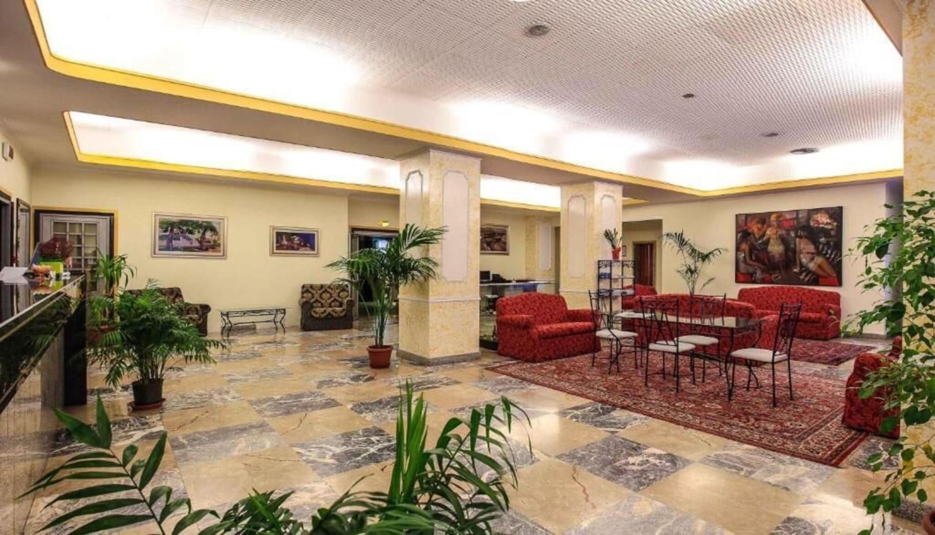 Lobby met receptie — Grazia Deledda