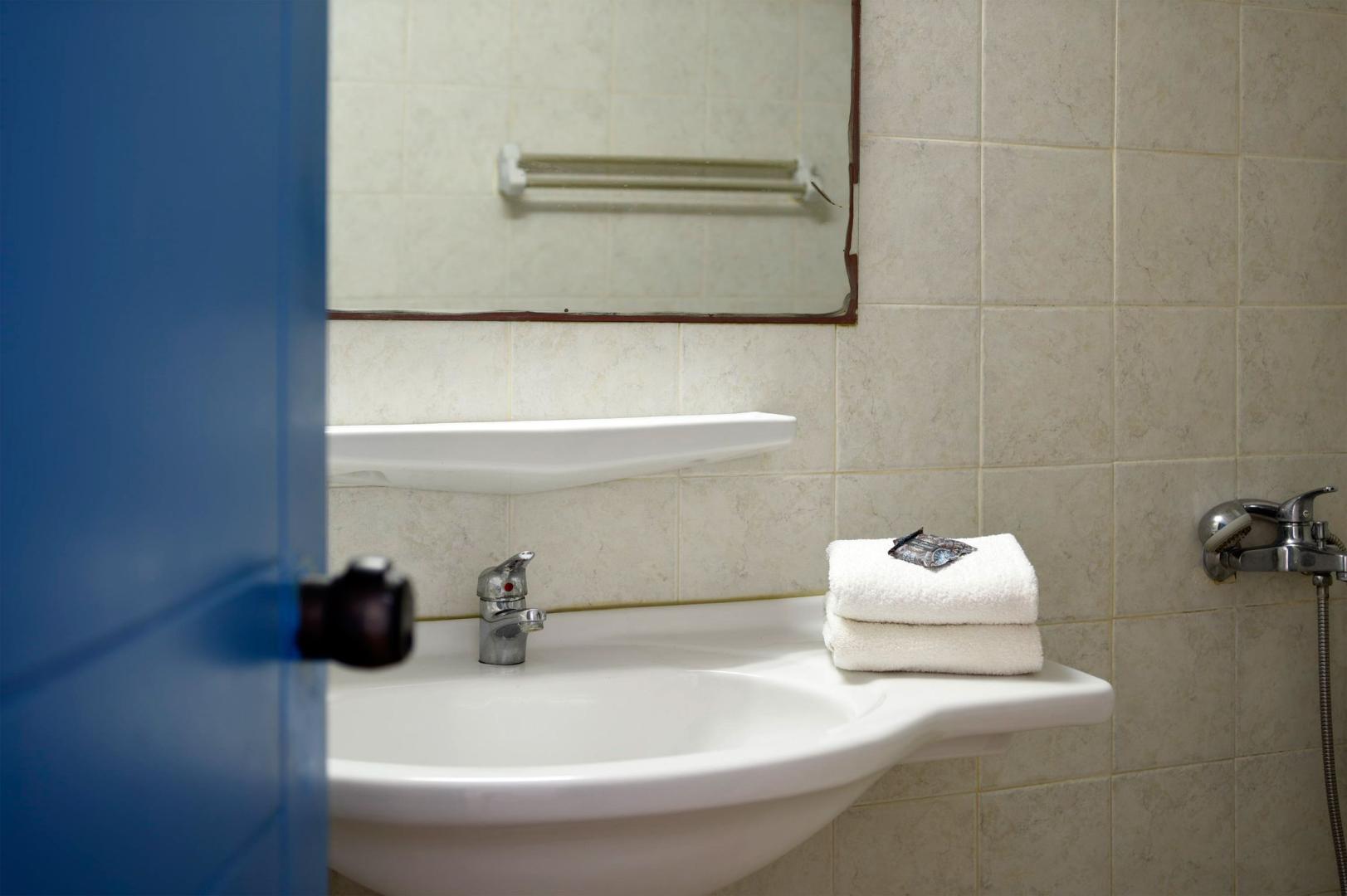 Badkamer met inloopdouche — Azul Eco Hotel