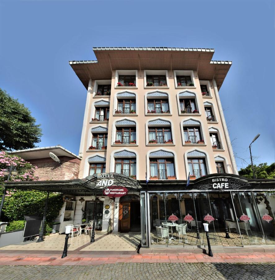 een hoog gebouw met tafels en stoelen ervoor bij The And Hotel Sultanahmet - Special Category in Istanbul