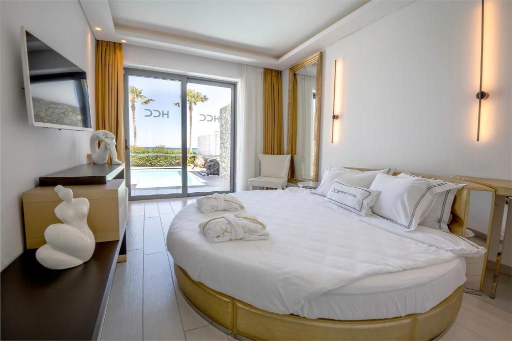 Diamond Deluxe Hotel image 1