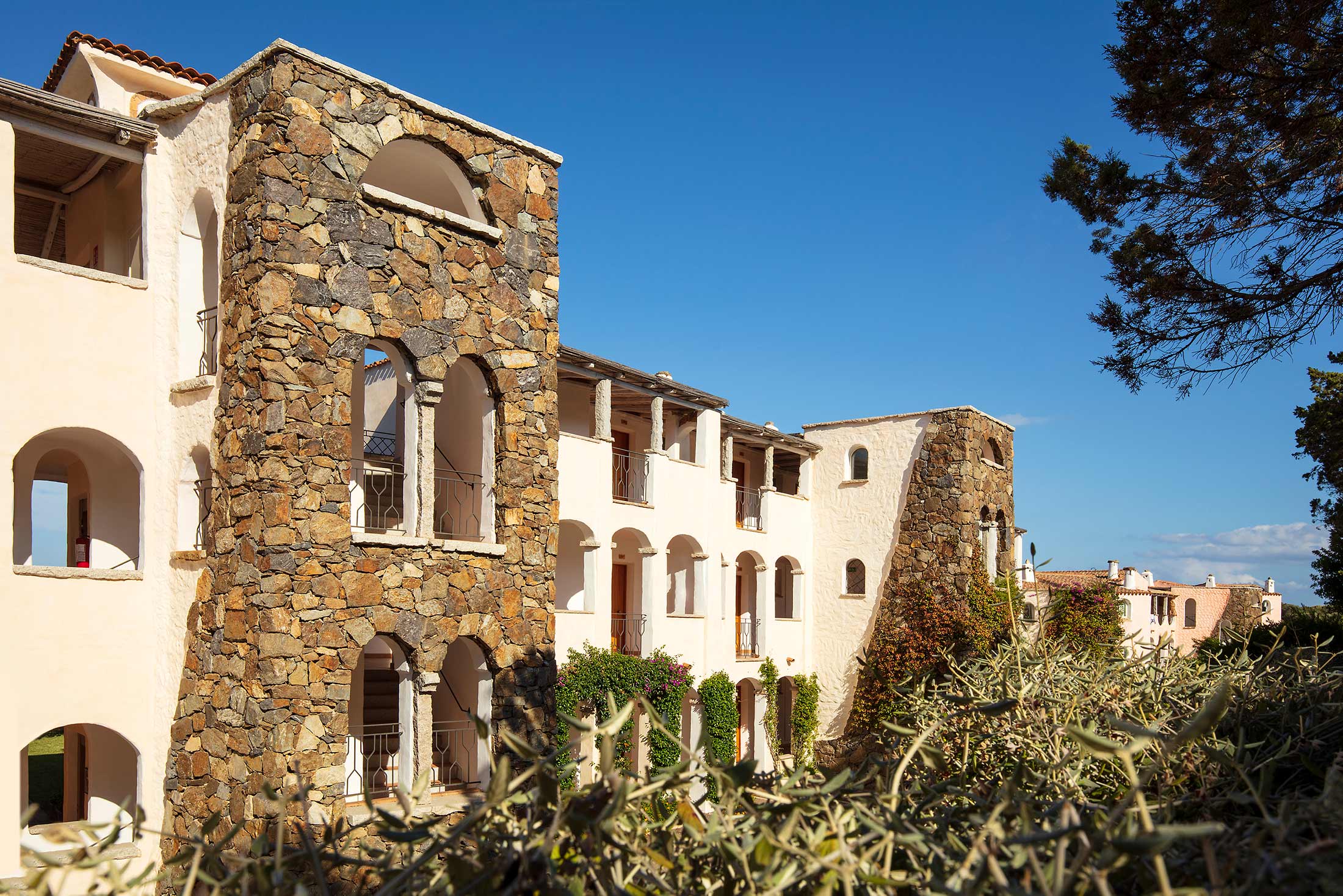 Mediterraans hotelgebouw — Grand Hotel in Porto Cervo