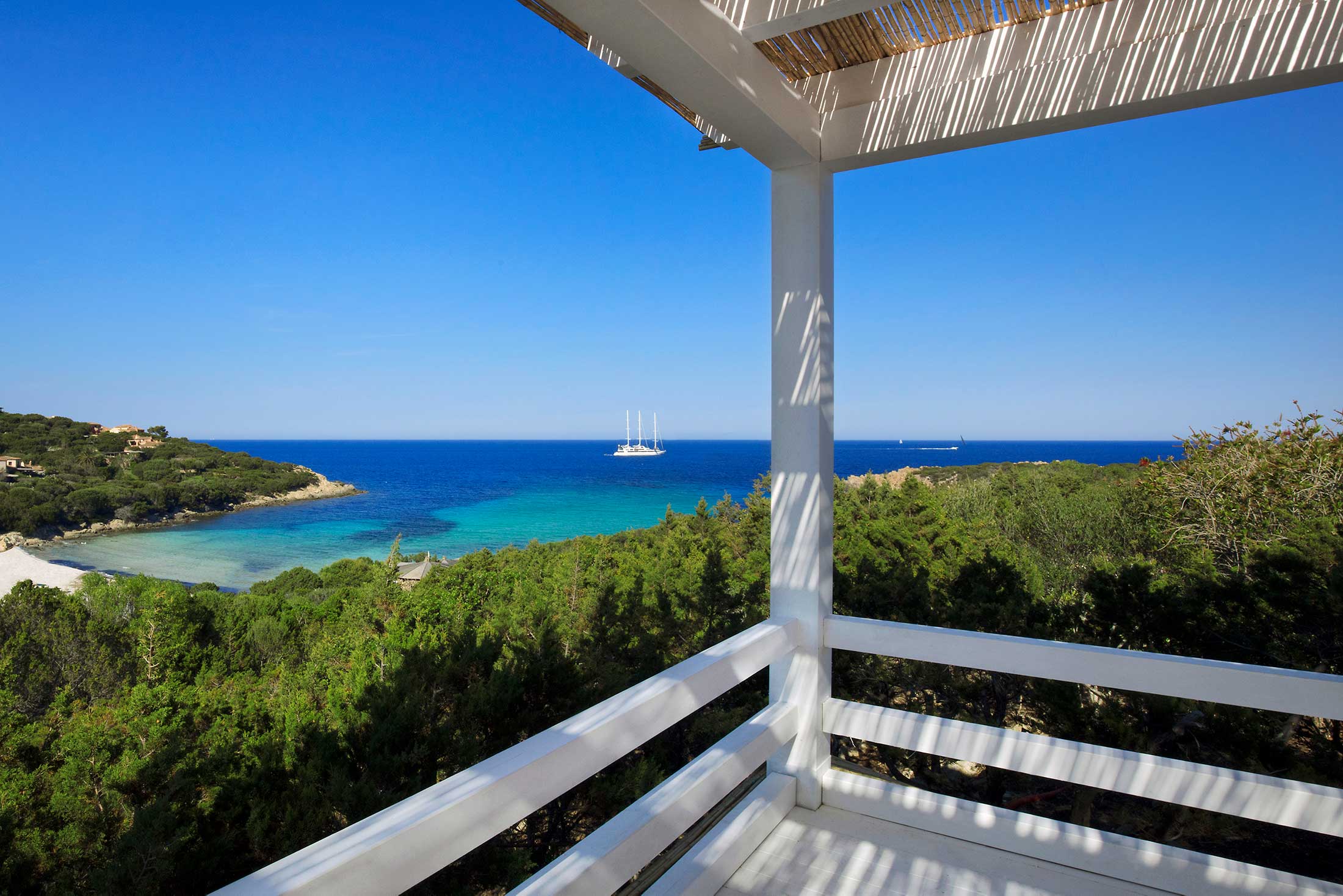 Zeezicht vanaf het balkon — Grand Hotel in Porto Cervo