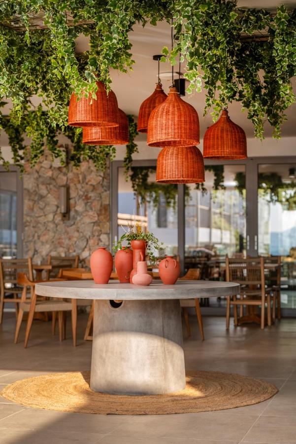 Restaurantterras buiten — Paralos Kyma Dunes
