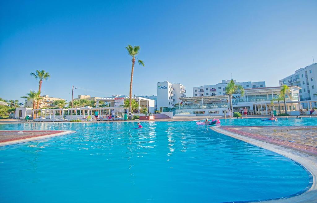 Marlita Hotel Apartments, Pernera