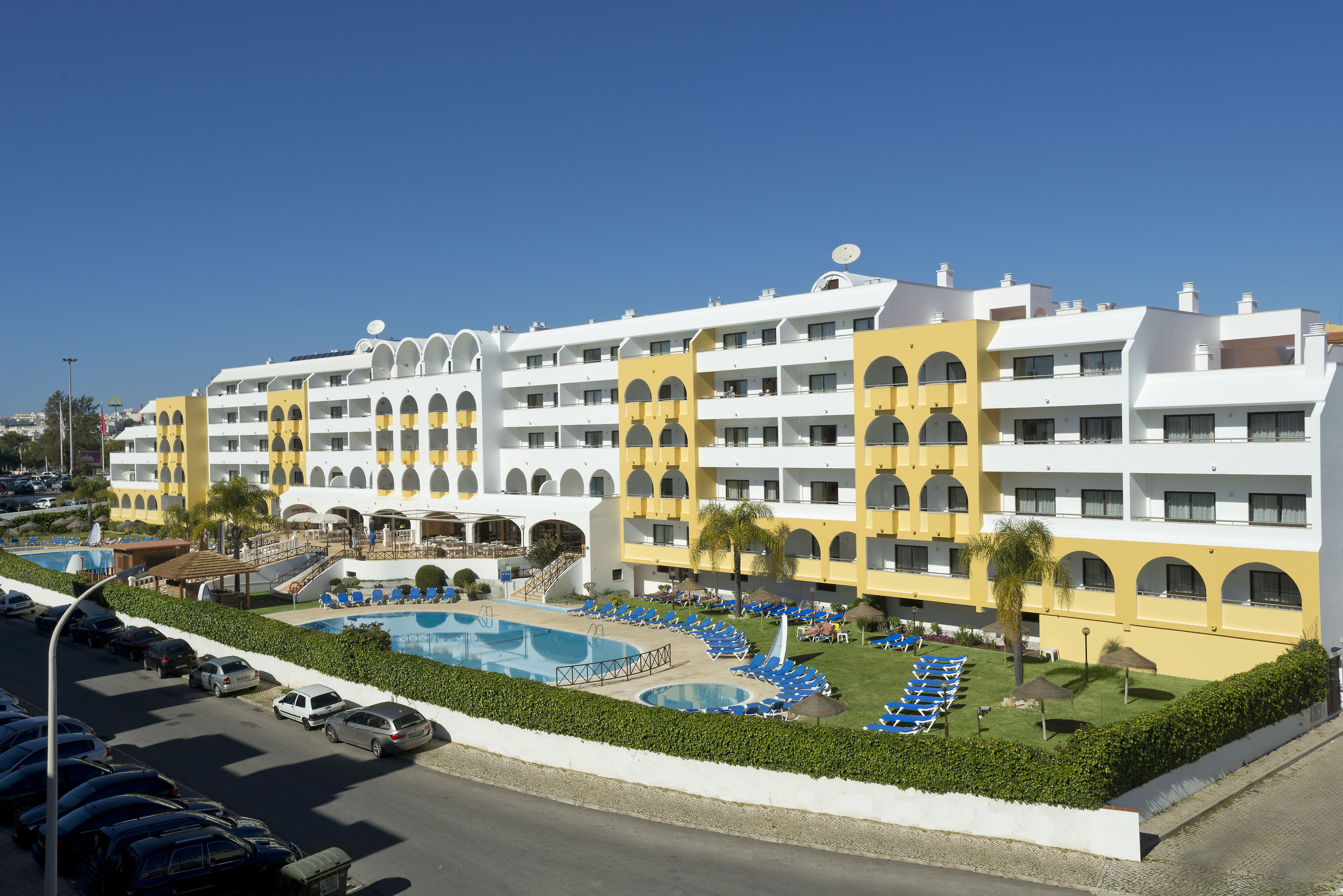 Paladim & Alagoa Mar Aparthotels image 1