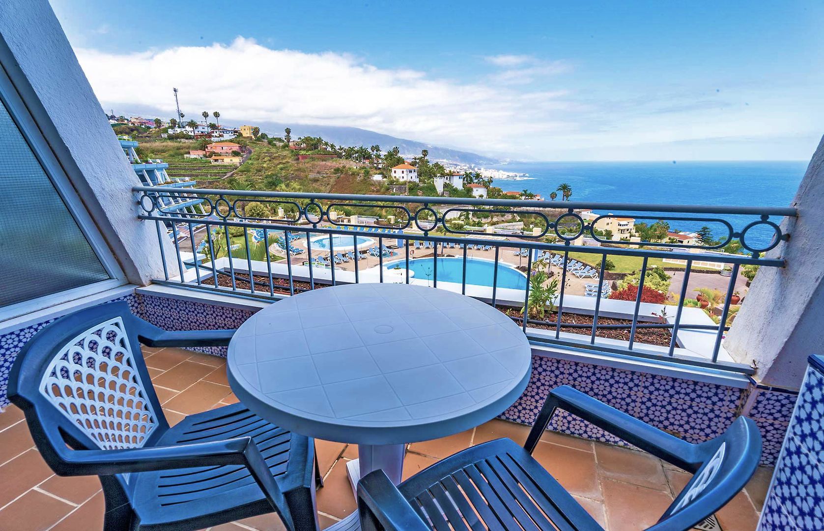 Coral La Quinta Park Suites image 3