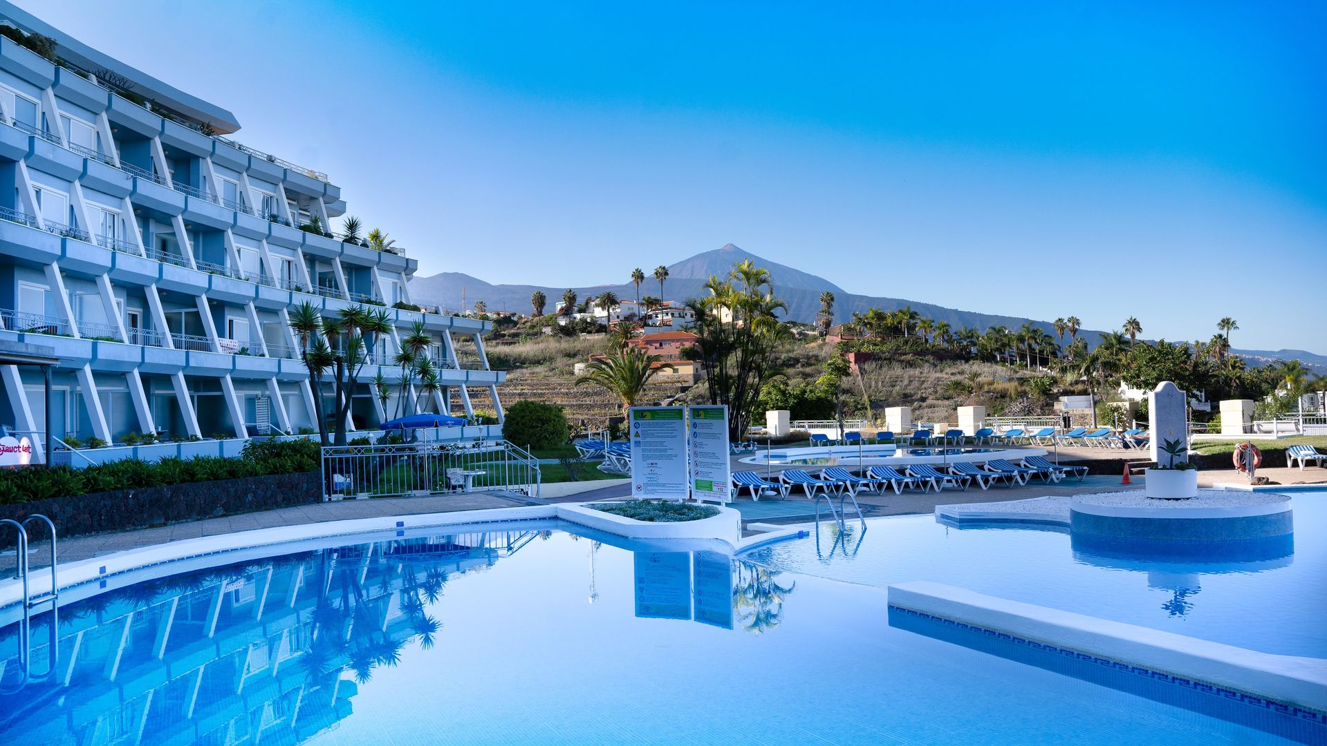 Coral La Quinta Park Suites image 0