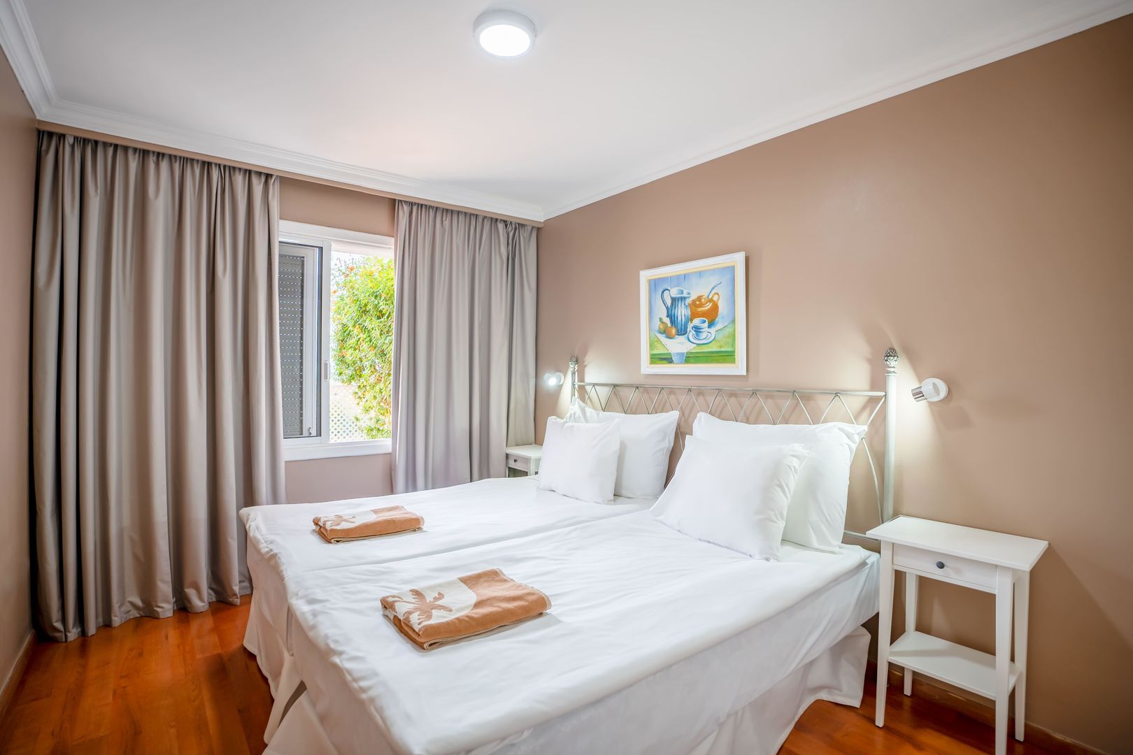 Coral La Quinta Park Suites image 1