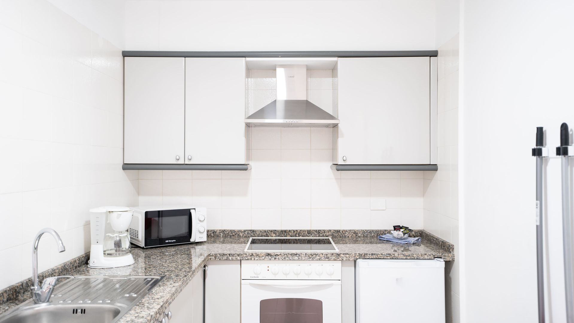 Coral La Quinta Park Suites image 2