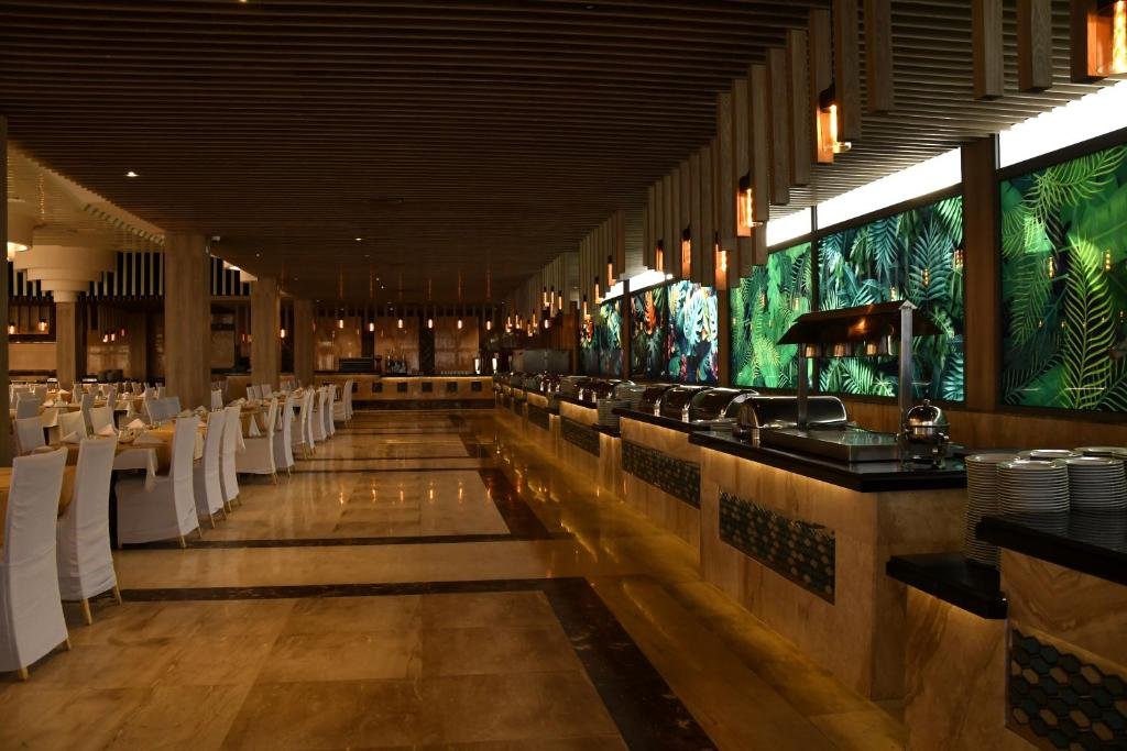 Sirena Beach Resort & Spa image 3