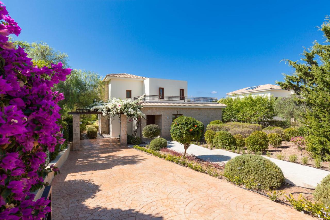 Aphrodite Hills Rentals - Superior Villas foto 3