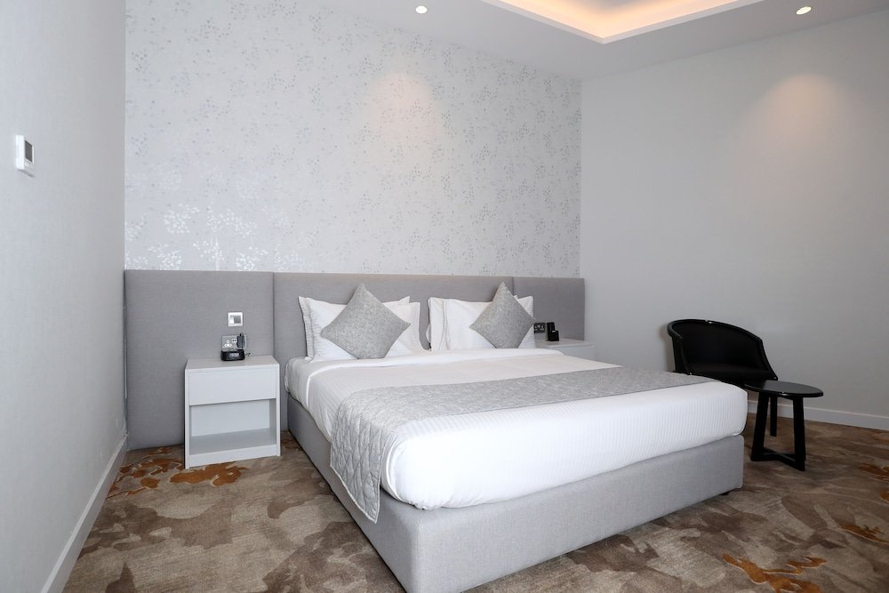 eStay Hotel image 3