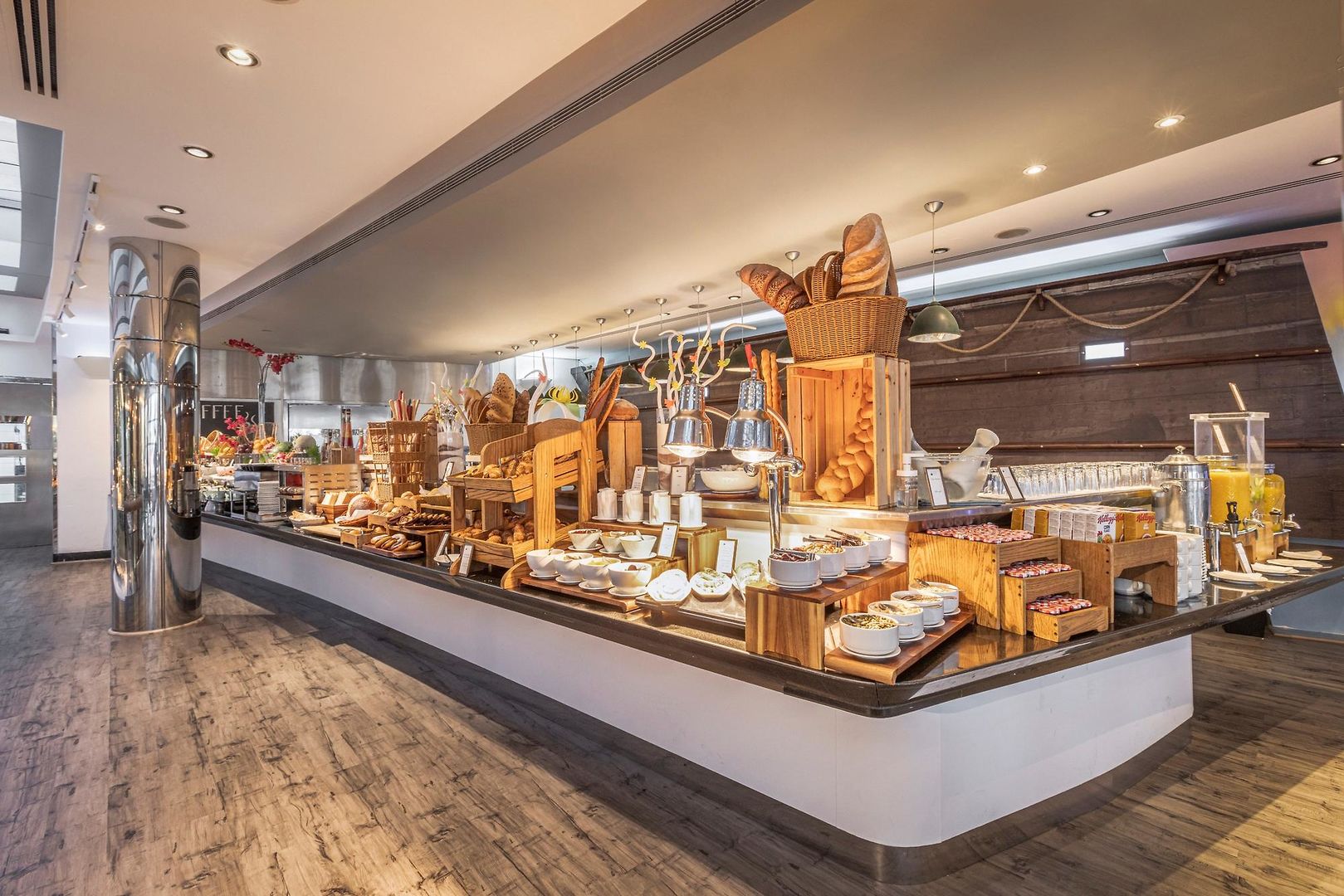 Golden Sands Hotel Creek image 2