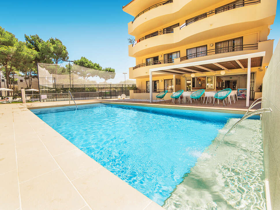 Petit Garden Hotel by Flacalco image 0