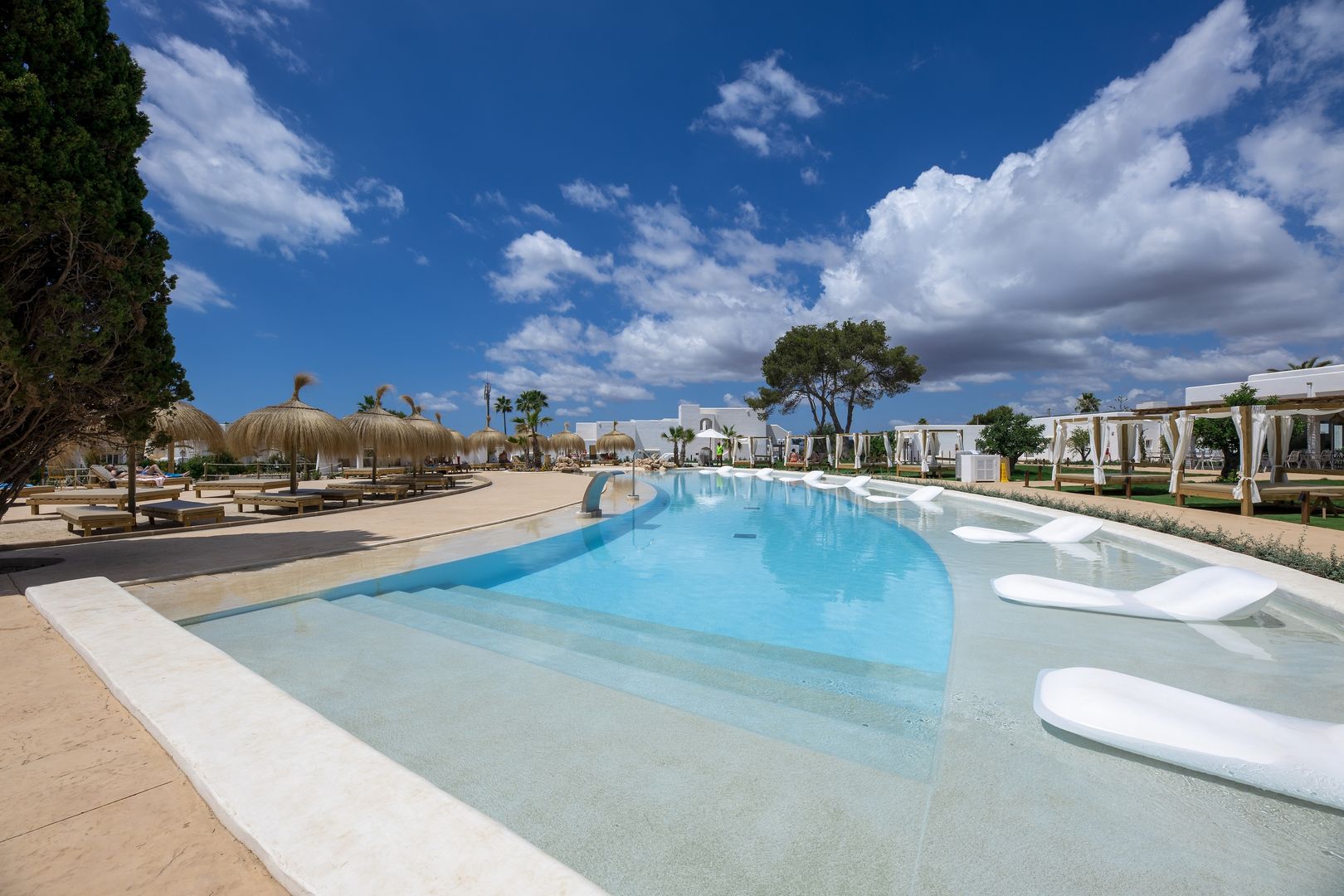 Eques Petit Resort image 0