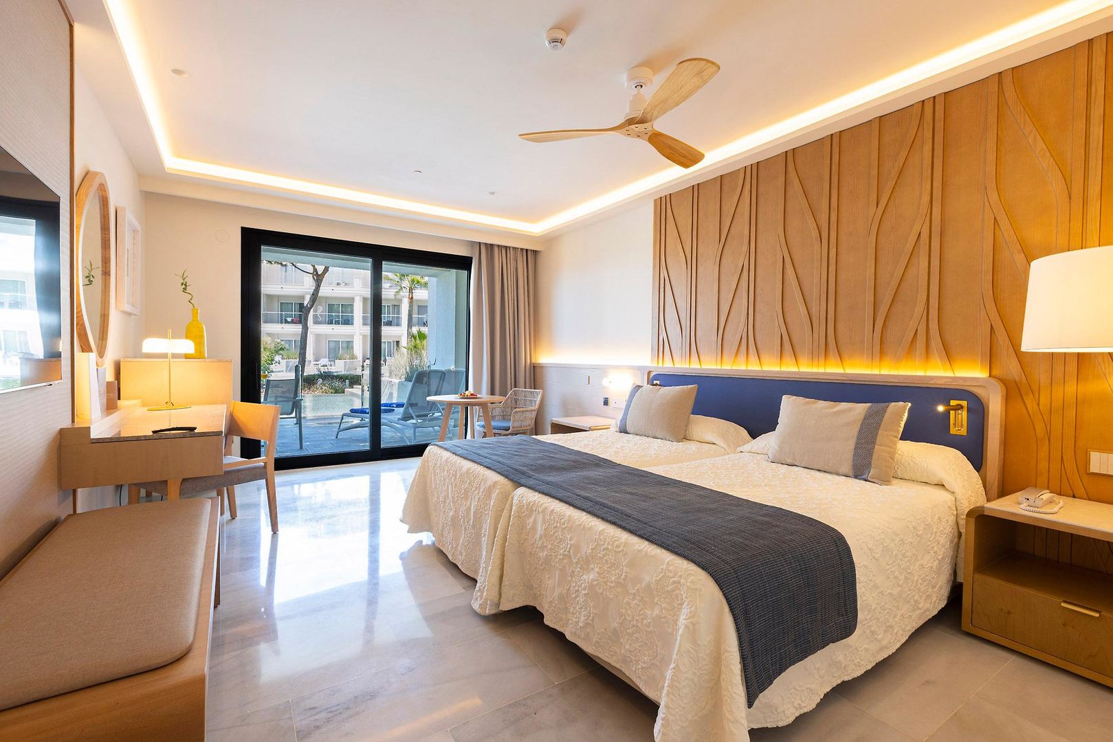 Hipotels Barrosa Palace image 1