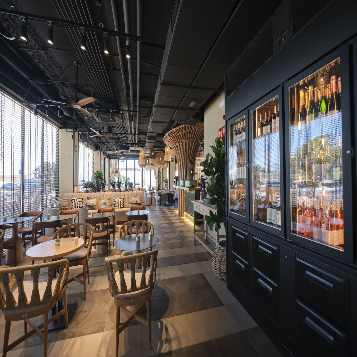 Restaurant met gedekte tafels — Estimar Marina Farnals 5 & Two