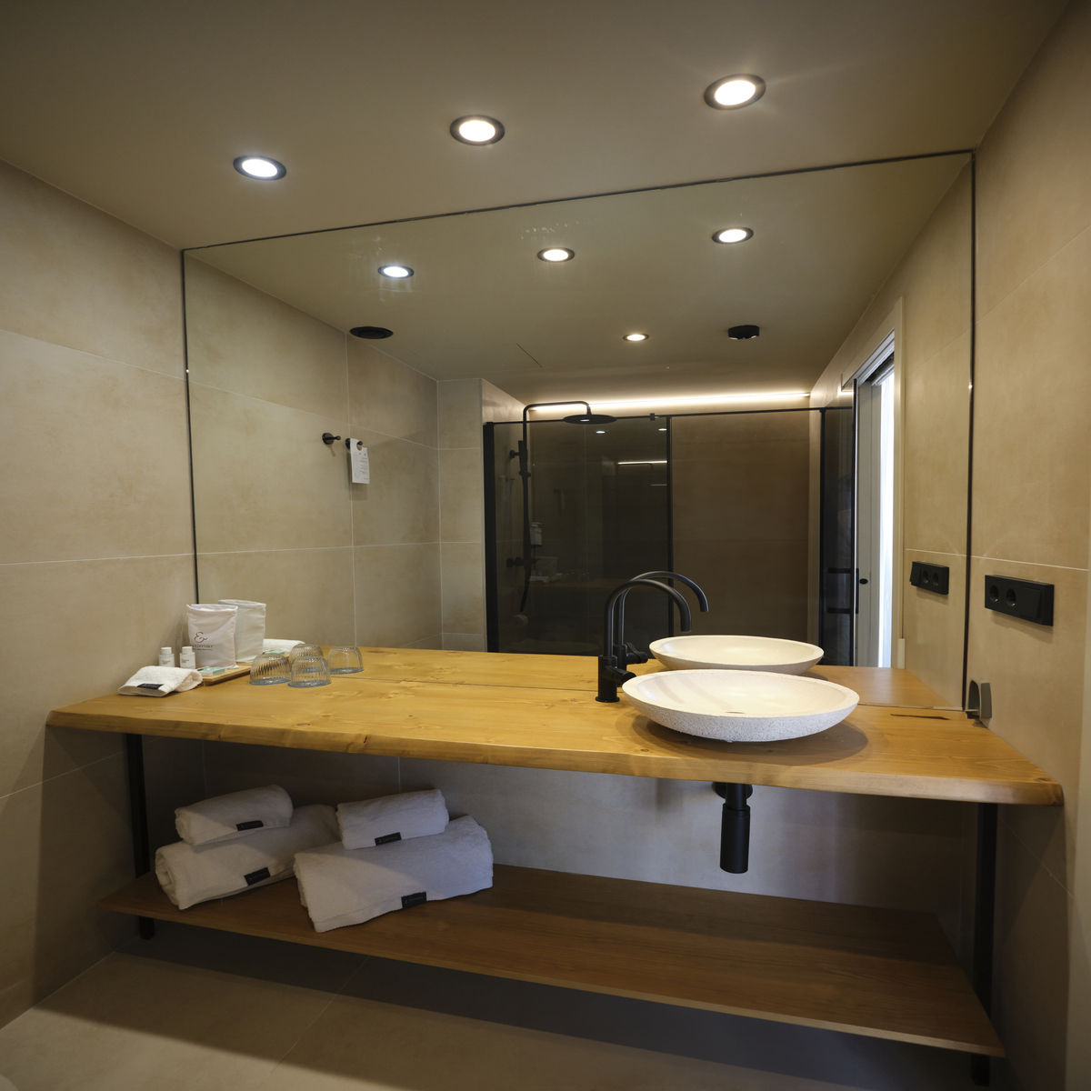 Badkamer met ligbad — Estimar Marina Farnals 5 & Two