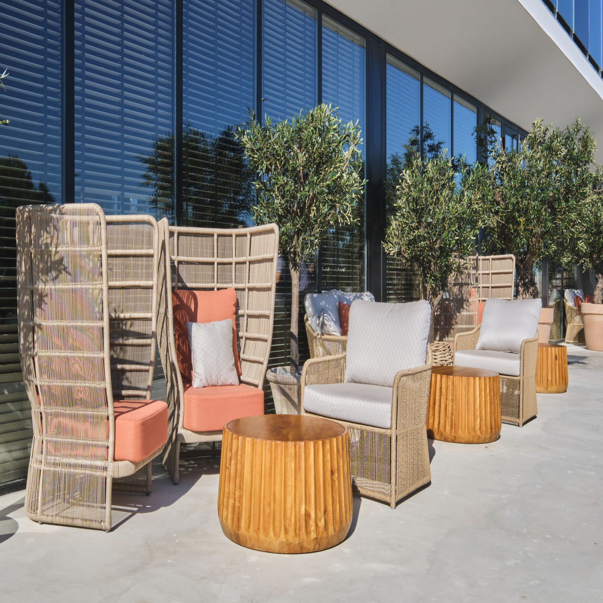 Houten dek met ligbedden — Estimar Marina Farnals 5 & Two