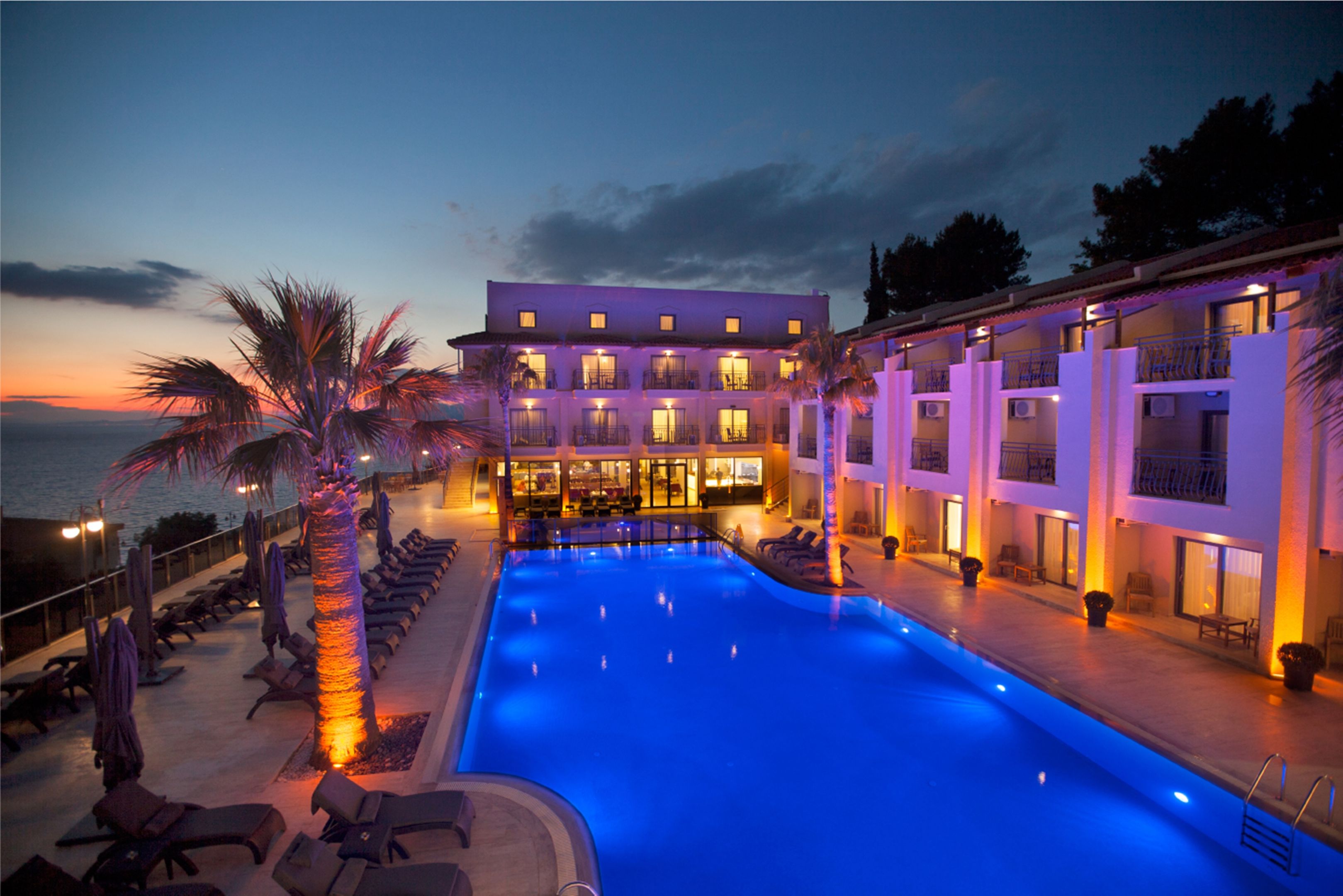 Neopol Hotel Deluxe image 3