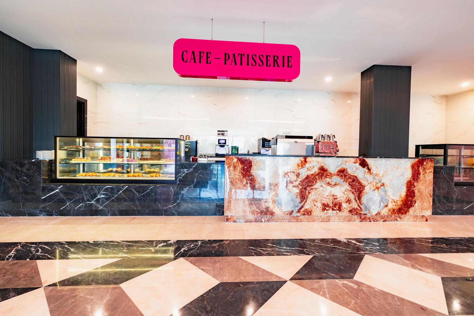 Granada Luxury Red image 2