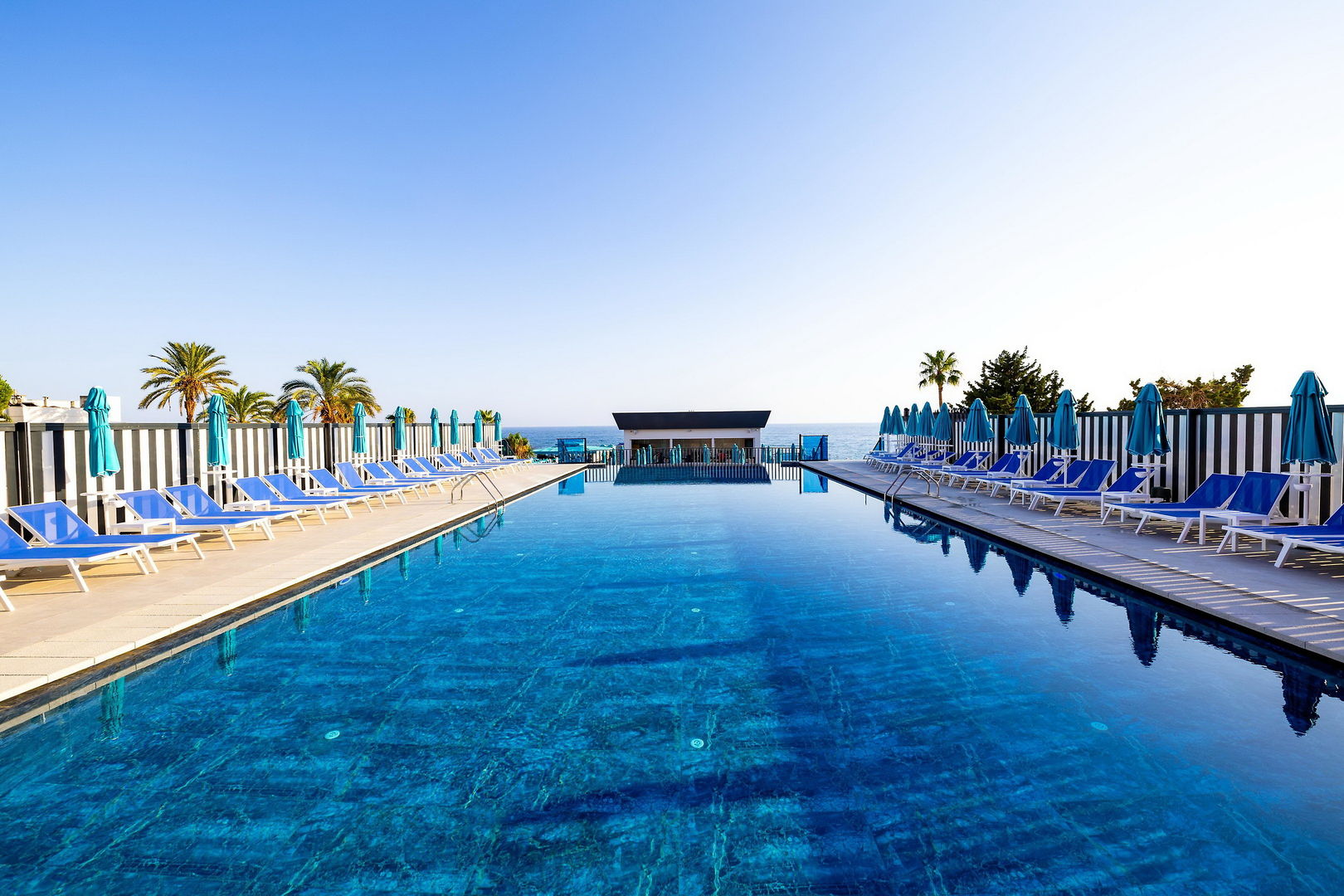 Granada Luxury Red image 0