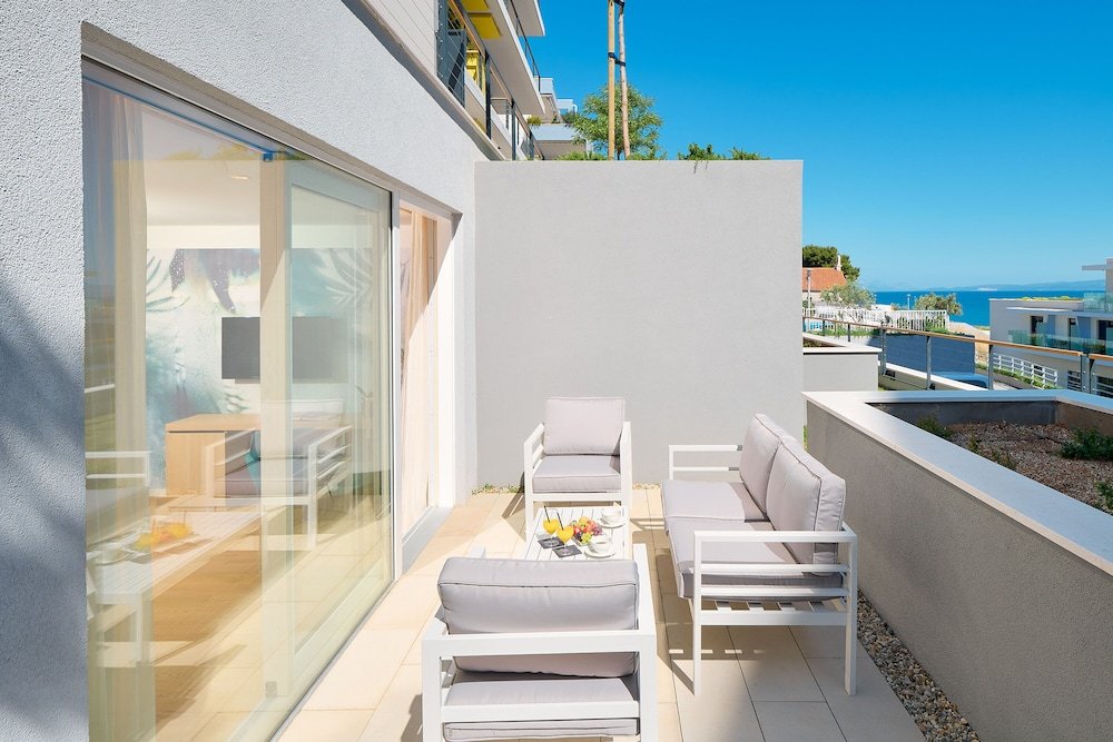 Zeezicht vanaf het balkon — Amphora's Garden