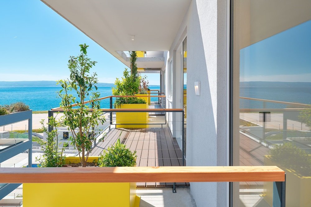 Zeezicht vanaf het balkon — Amphora's Garden