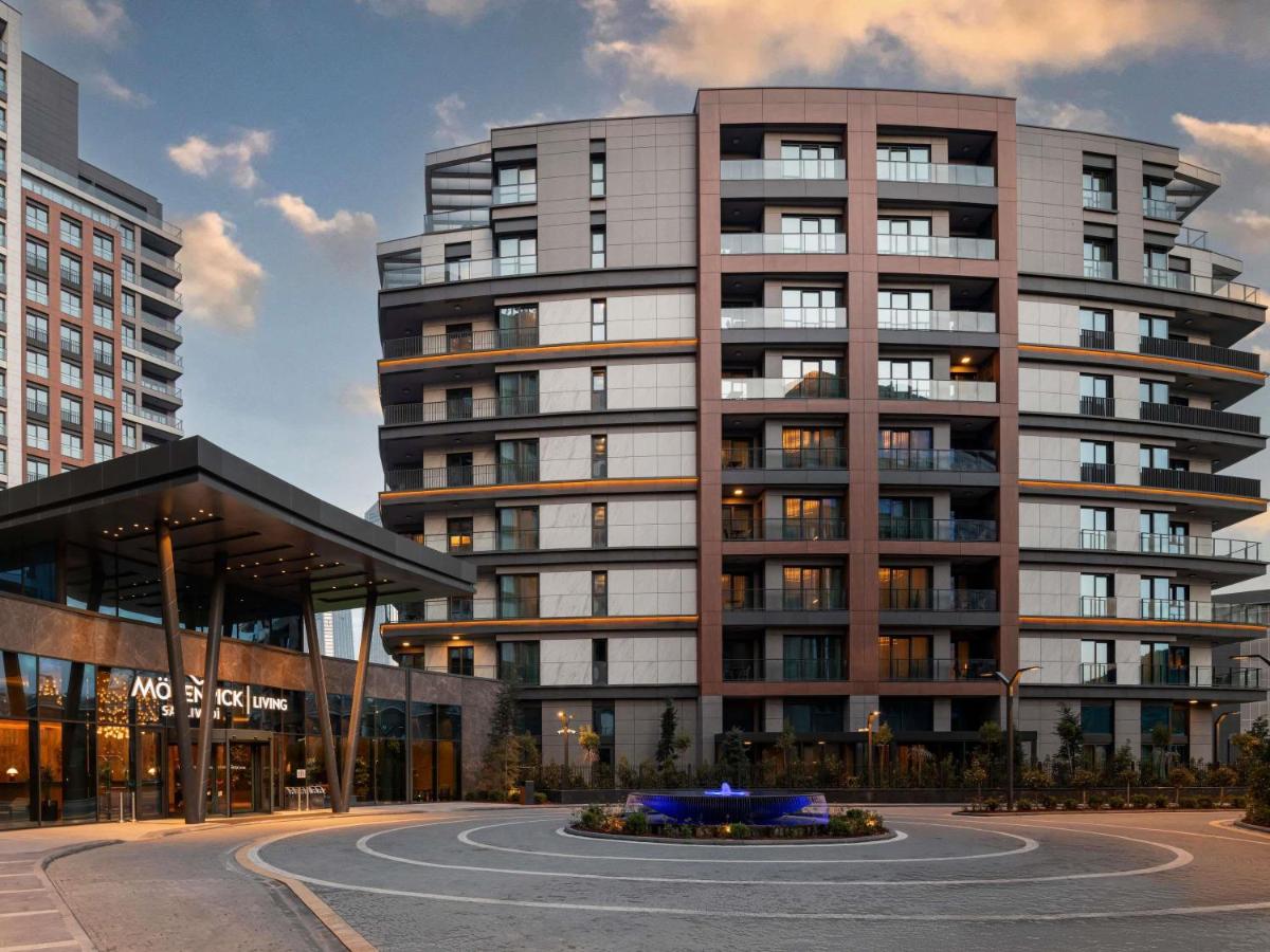 een groot gebouw met een rotonde ervoor bij Mövenpick Living Istanbul Saklivadi in Istanbul