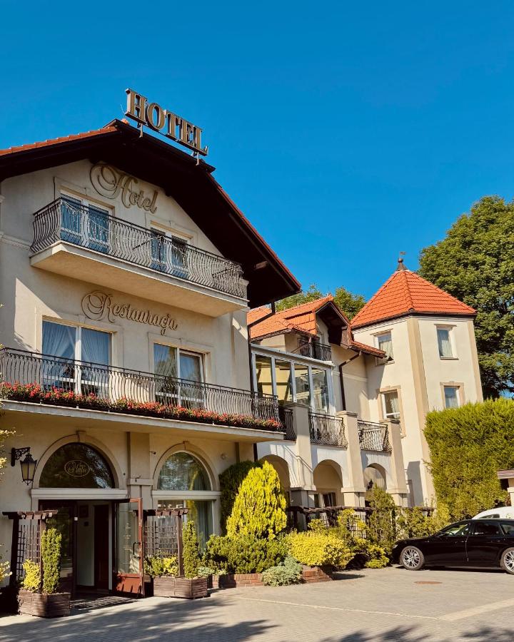 Mateo Hotel.