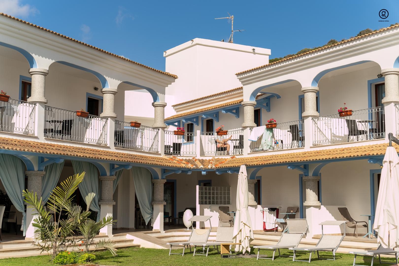 Mediterraans hotelgebouw — GH Diana Hotel