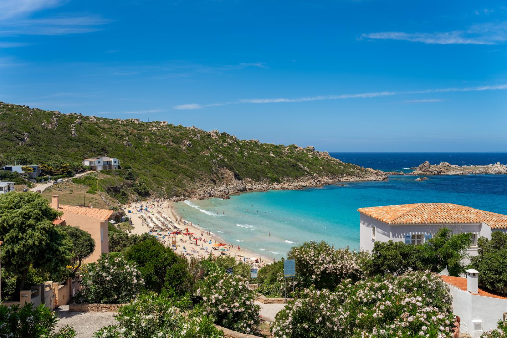 Wit zandstrand met turquoise water — GH Diana Hotel