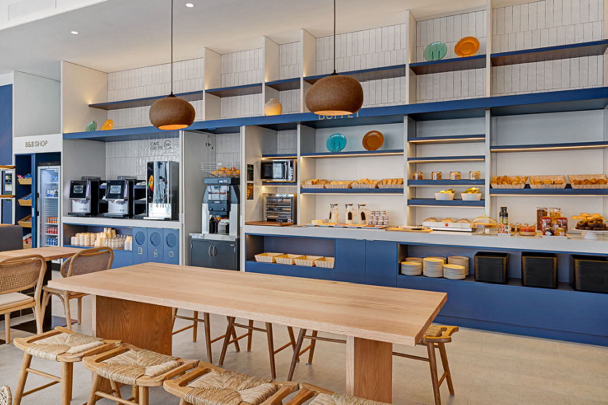 Bar met drankenselectie — B&b Hotel Finestrat