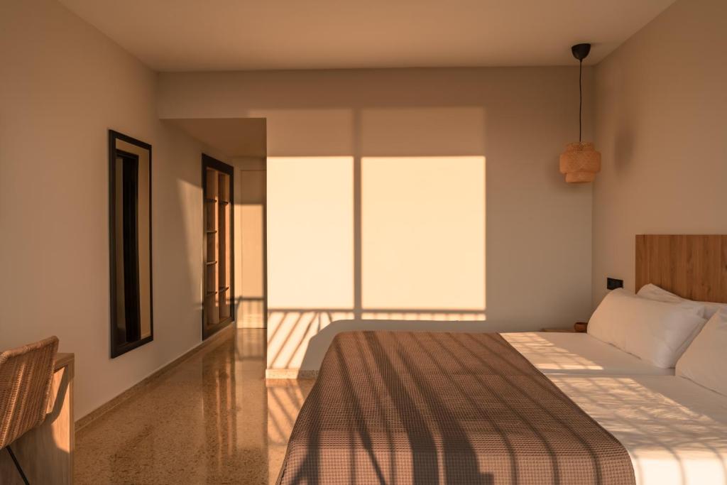 Caramelo Calviá Beach image 1