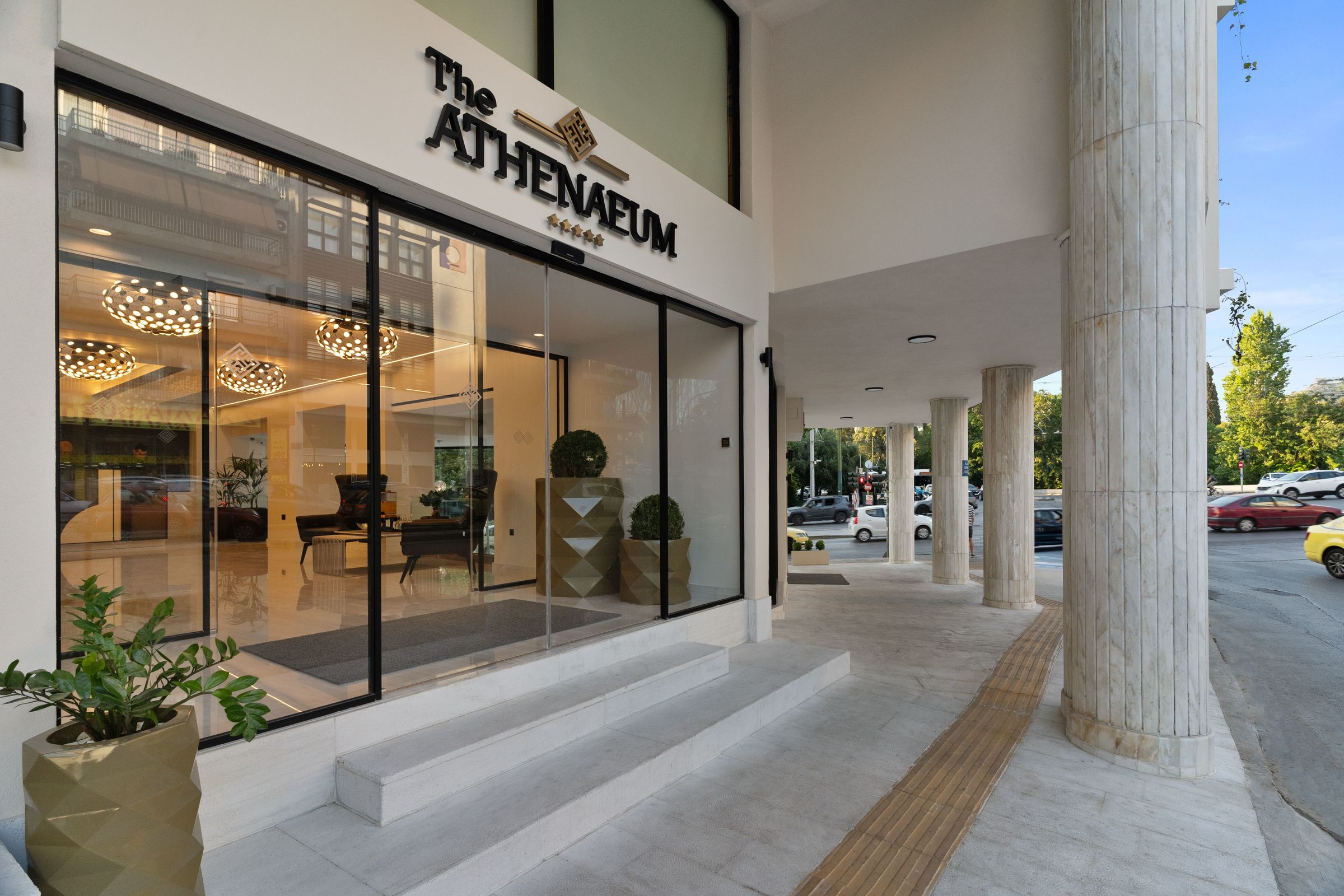 The Athenaeum Luxury Hotel image 2