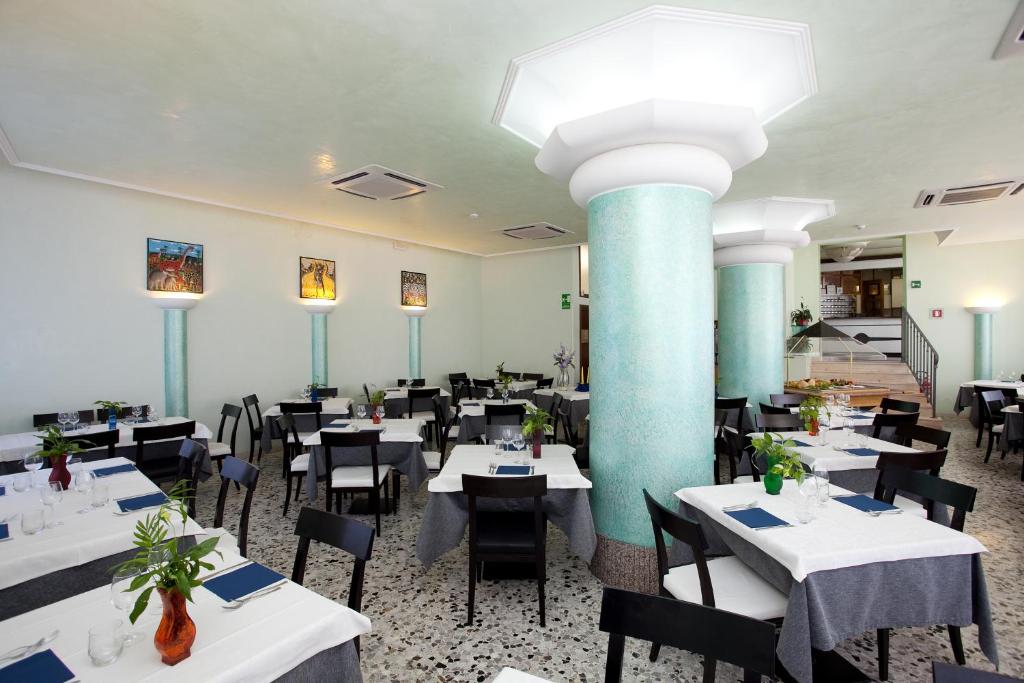 Hotel Tropical image 3
