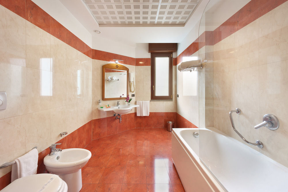 Ulisse Deluxe Hostel image 1
