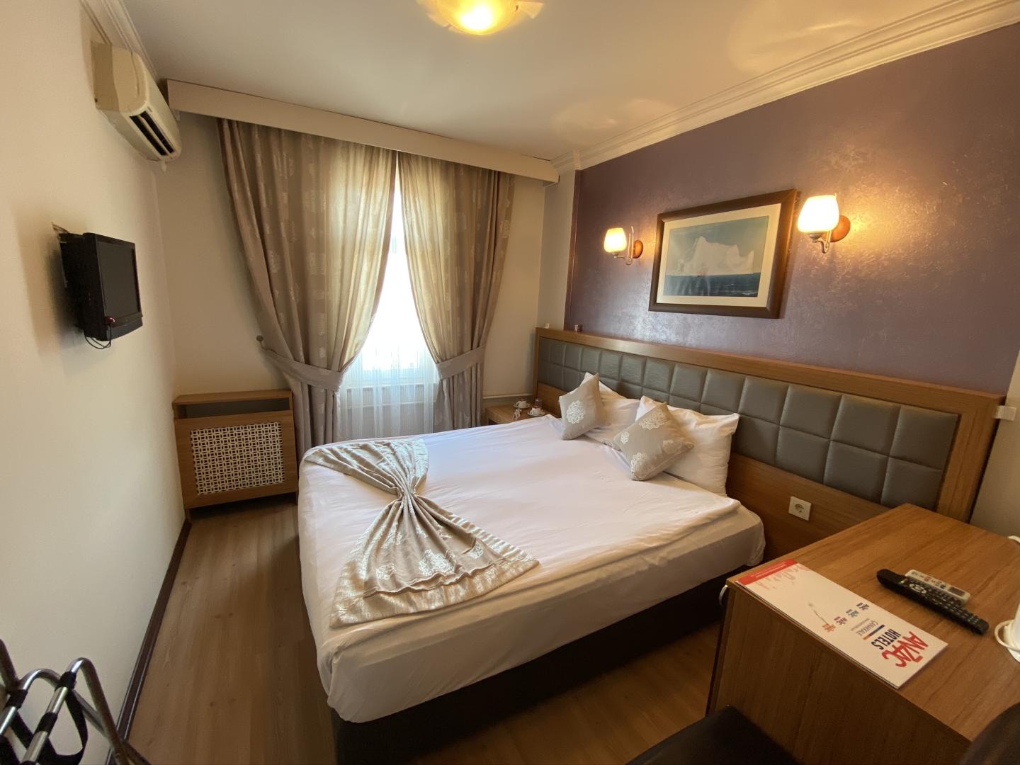 Anzac Hotel image 1