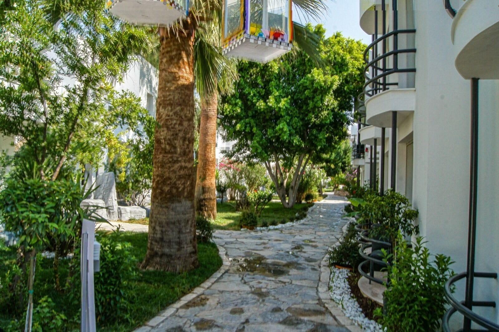 Mediterraans hotelgebouw — Ladonia Hotels Leo Beach Resort