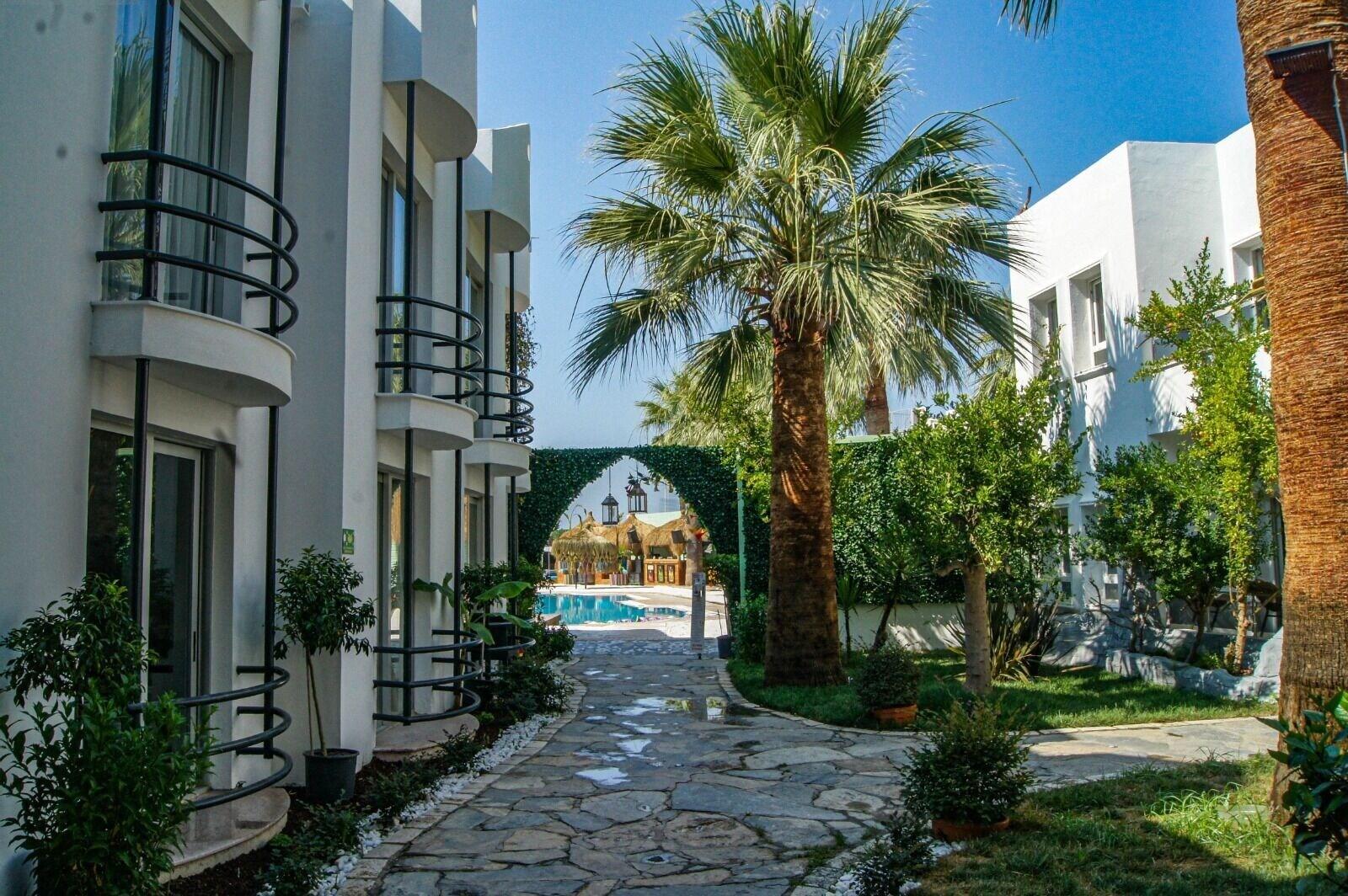 Binnenplaats — Ladonia Hotels Leo Beach Resort