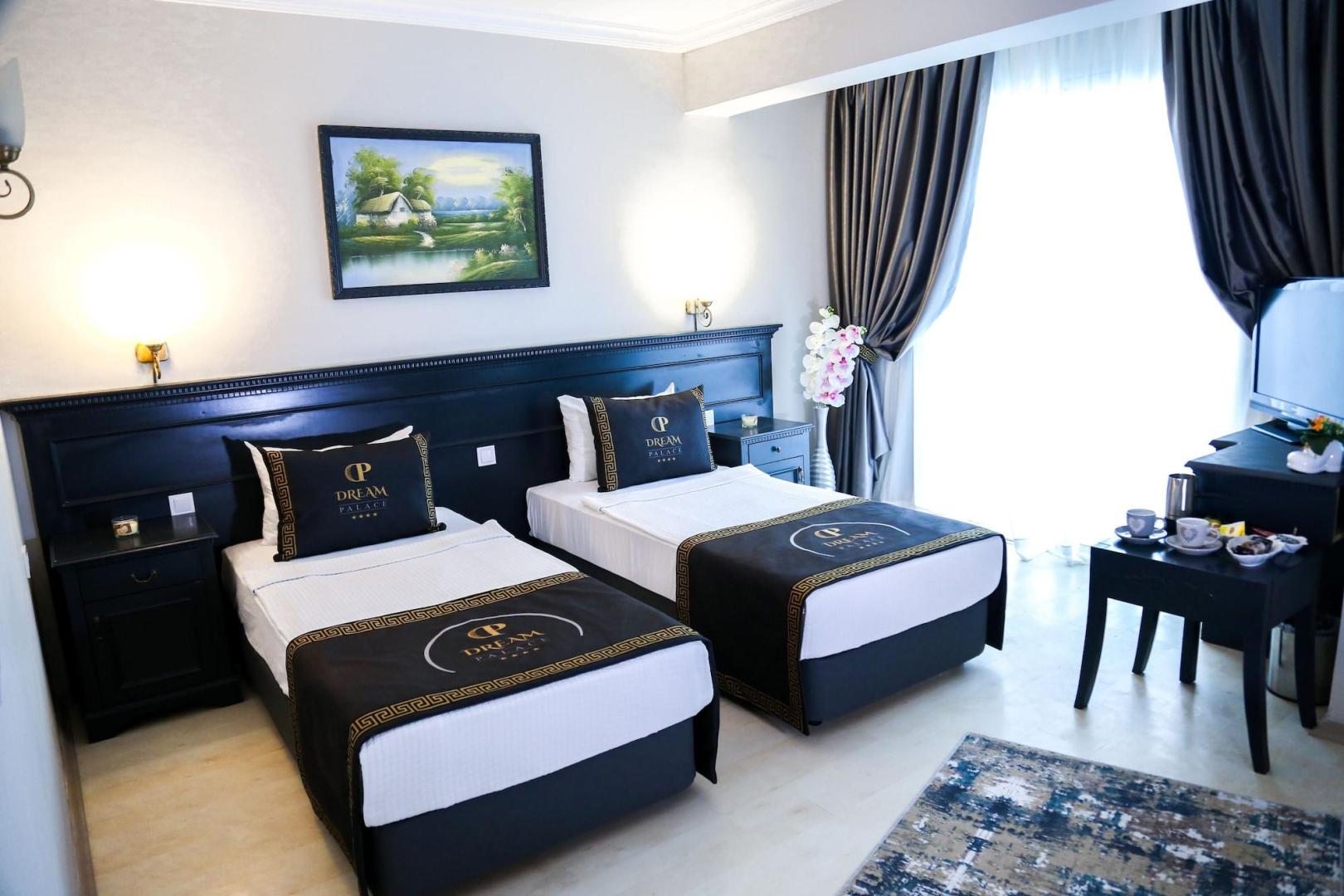Suite met zithoek — Ladonia Hotels Leo Beach Resort