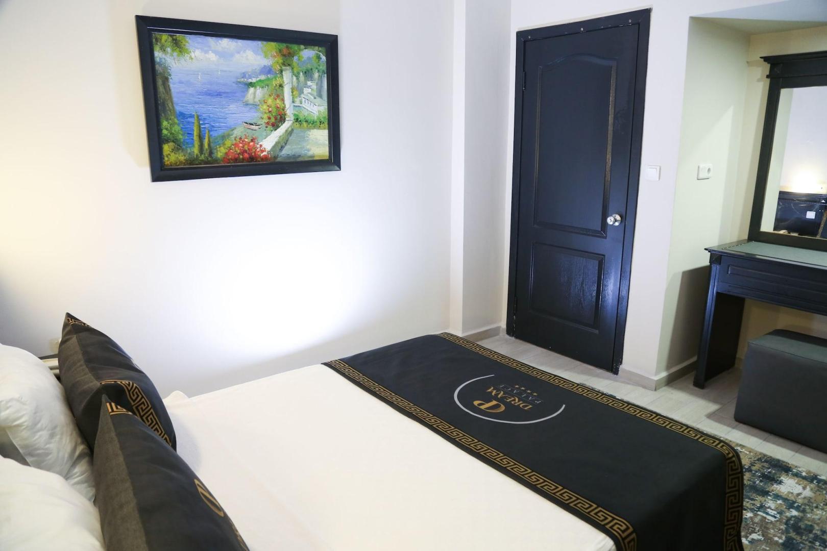 Suite met zithoek — Ladonia Hotels Leo Beach Resort