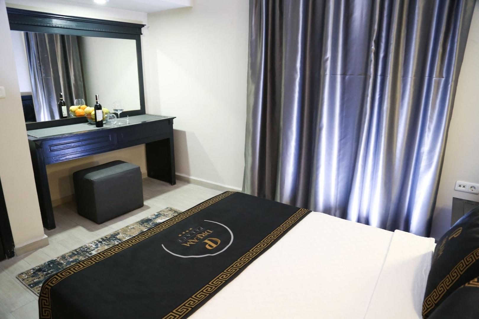 Suite met zithoek — Ladonia Hotels Leo Beach Resort