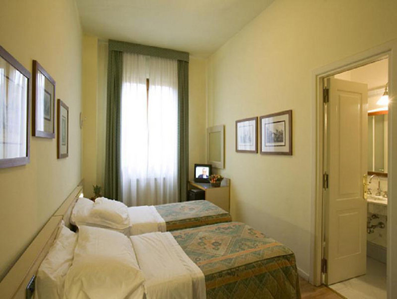 Hotel Italia image 1
