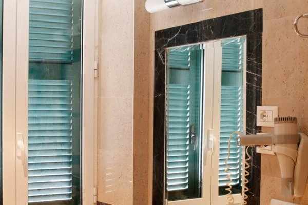 Marmeren badkamer — Boutique Hotel Trevi
