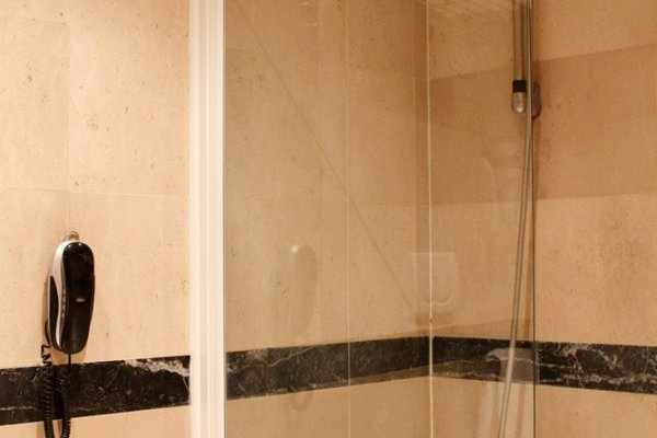 Badkamer met inloopdouche — Boutique Hotel Trevi