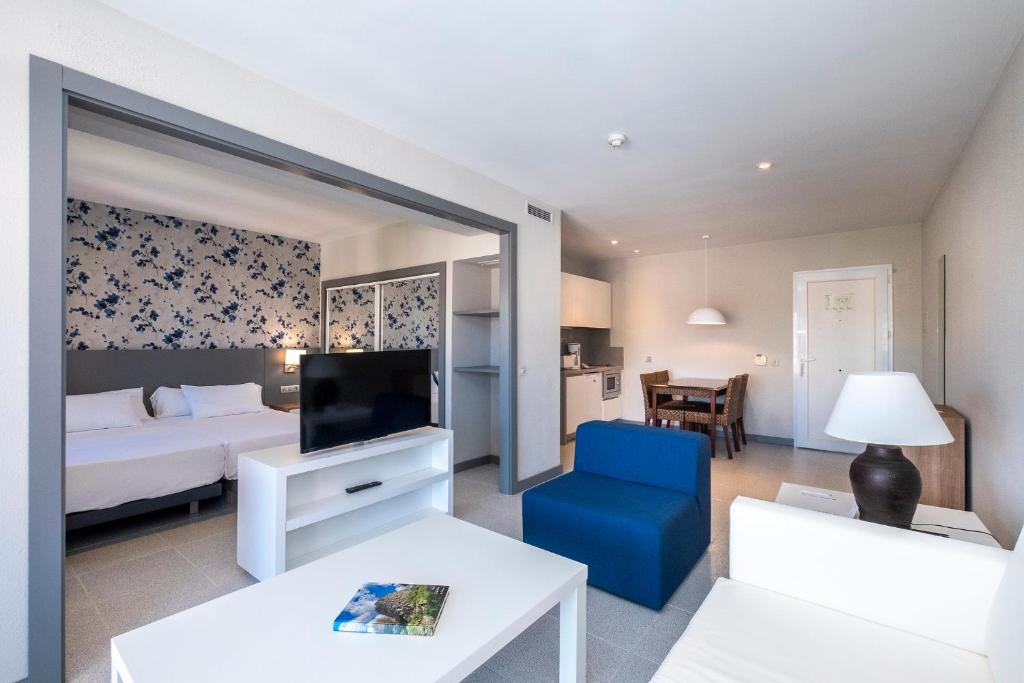 HG Jardin de Menorca image 1