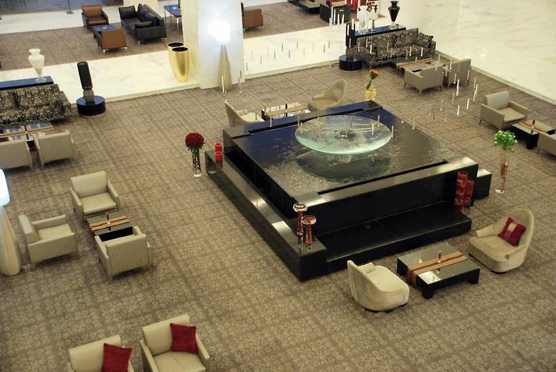 Dusit Thani LakeView Cairo image 2