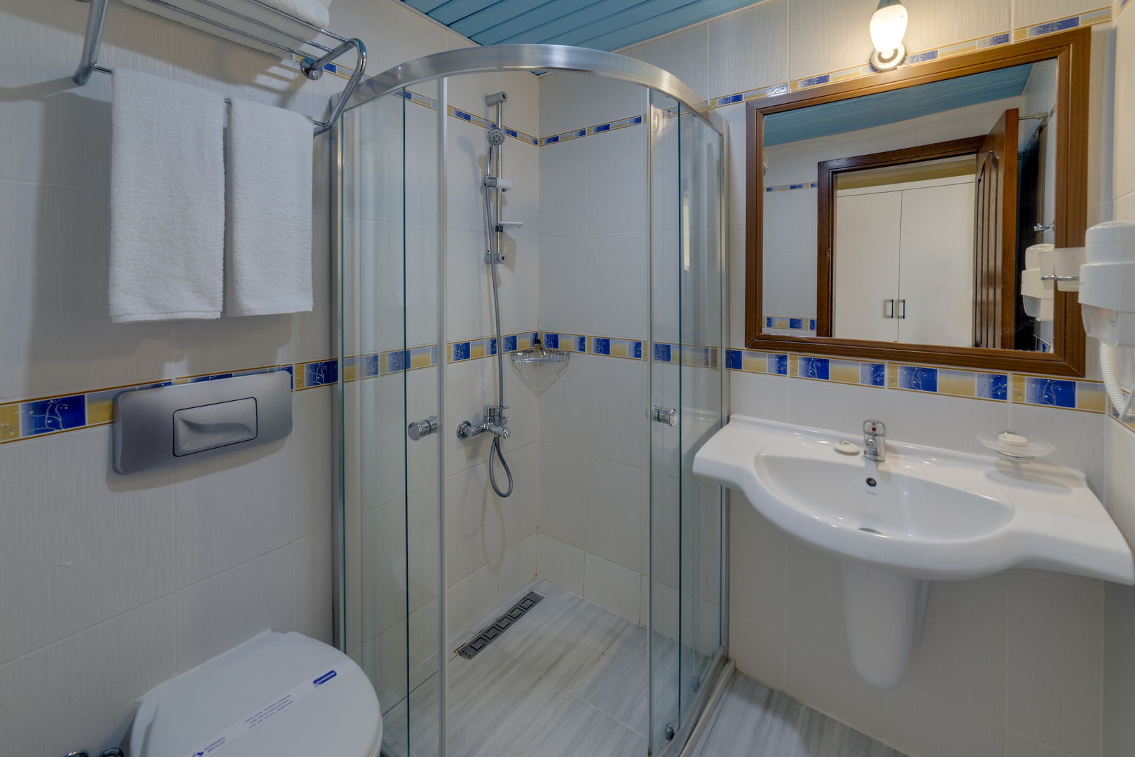 Karbel Hotel image 3